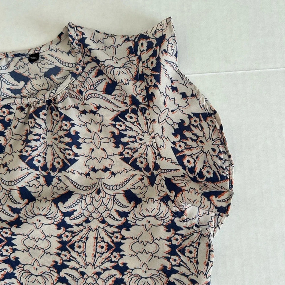 CAbi Women's Cream Blue Damask Flutter Short Sleeve Blouse Small #3074 - Picture 11 of 14